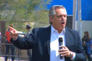 Polémica: buscan rebajar el impuesto al cheque, pero sólo para empresas públicas