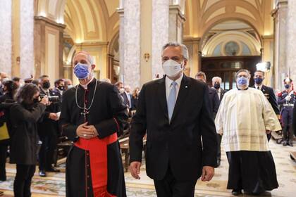 El presidente Alberto Fernández y el cardenal Mario Poli, en el ingreso al tedeum por 25 de Mayo, en la Catedral metropolitana