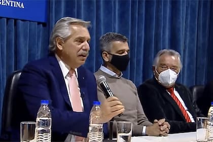 Alberto Fernández, el jueves, en un acto en la sede del gremio de los gastronómicos con Luis Barrionuevo