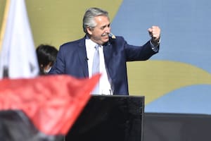 Alberto Fernández en el acto de la militancia en Plaza de Mayo