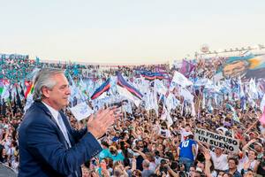 Ante una plaza llena, Fernández volverá a convocar a la oposición al diálogo