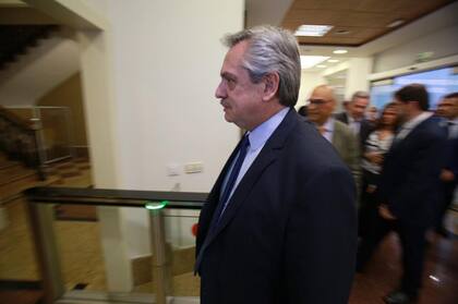 Alberto Fernández en la Universidad Camilo José Cela en Madrid