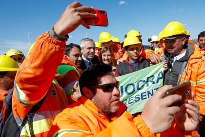 Alberto Fernández esta tarde con los obreros de la UOCRA en Merlo