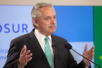 Alberto Fernandez estuvo presente en la AAsunción de Remo Carlotto como secretario ejecutivo del Instituto de Políticas Públicas en Derechos Humanos del bloque regional.