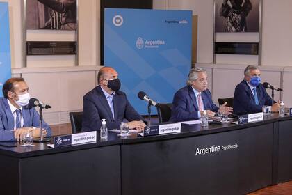 Alberto Fernández junto a los gobernadores de Jujuy, Tucumán y Santa Fe