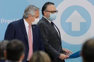 Alberto Fernández junto al ahora exministro Matías Kulfas