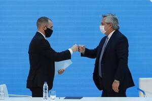 Alberto Fernandez presento el resultado del acuerdo con los bonistas, en un acto junto a Cristina Kirchner, Martin Guzman, Sergio Massa, Santiago Cafiero y los gobernadores, en el Museo del Bicentenario de la Casa Rosada. El 31_08_2020
FOTO: FABIAN MARELL