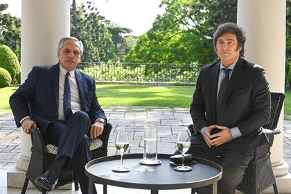 Alberto Fernández recibe a Javier Milei, que era presidente electo, en la quinta presidencial de Olivos después de las elecciones de 2023