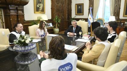 Alberto Fernández recibió a censistas.