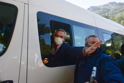 Alberto Fernández viajó hoy a la provincia del Chubut para recorrer las zonas afectadas por los incendios y fué repudiado por los habitantes que dicen No a la megamineria