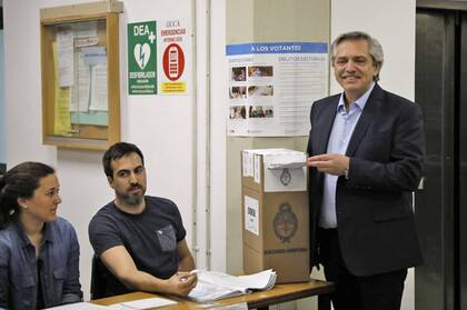 Alberto Fernández votó en la UCA
