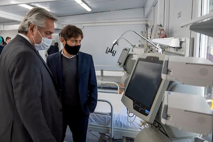 Alberto Fernández y Axel Kicillof recorrieron un hospital modular en Longchamps