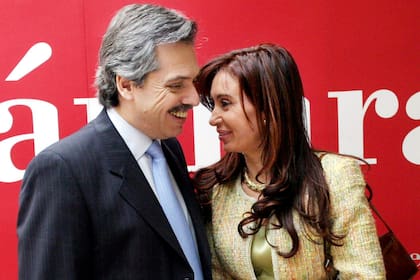 En la gestión de Cristina Kirchner las tasas norteamericanas subieron hasta la crisis de Lehman Brothers, aunque luego cayeron e inauguraron el ciclo de dinero más barato de la historia. El mundo se llenó de inversionistas dispuestos a prestar plata a bajo precio, pero la Argentina no pudo aprovecha