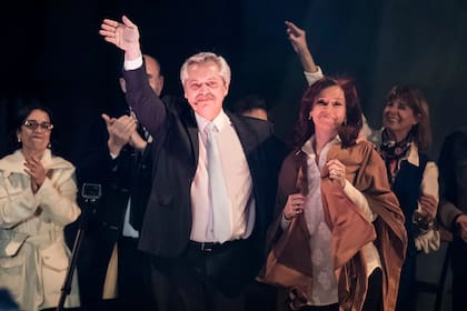 "Hay un primer lugar que le corresponde a Alberto Fernández, pero antes hay un primer lugar que le corresponde a ella por abrir esta posibilidad", dijo González