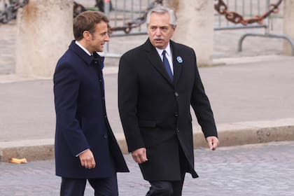 Alberto Fernández y Emmanuel Macron, durante la gira del Presidente argentino por Francia