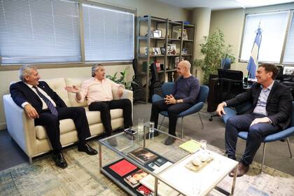 Alberto Fernández y Horacio Rodríguez Larreta se reunieron en las oficinas que el presidente electo tiene en Puerto Madero; los acompañaron el vicejefe porteño, Diego Santilli y el titular del bloque del Frente de Todos en la Legislatura, Claudio Ferreño