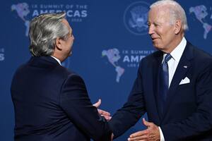 El difícil equilibrio que intentará el Presidente entre Biden, Cuba y Venezuela