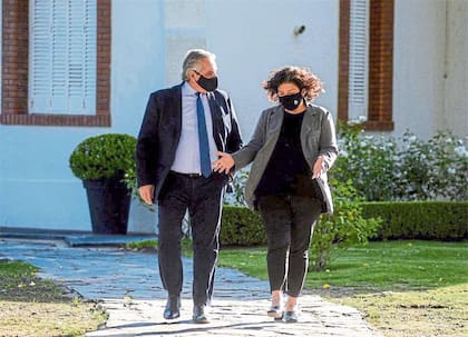 Alberto Fernández y la ministra de Salud Carla Vizzotti, en la quinta de Olivos