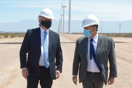 Alberto Fernández y Ricardo Quintela, durante una recorrida por obras en octubre de 2020