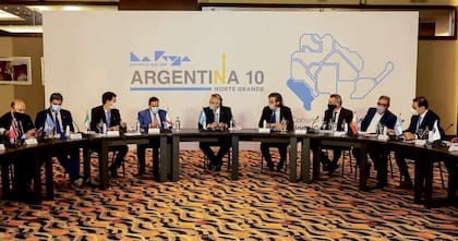 Alberto Fernández, junto a ocho gobernadores y dos vicegobernadores de las provincias del norte
