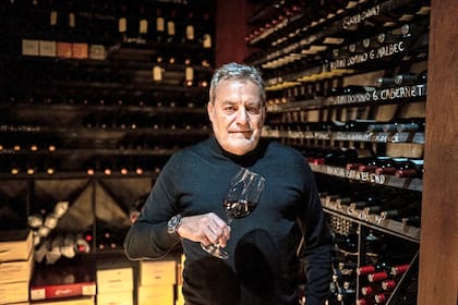 Alberto López Segura en la cava del restaurante