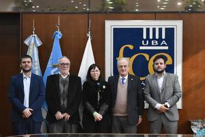 Alberto Pagliano, expresidente de Nación Seguros (de barba), junto a Mauro Tanos (izquierda) y Silvina Batakis, exdirectora del Banco Nación