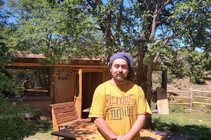 El chef mapuche que cocina todo con lo que él tiene en Villa Pehuenia, excepto por un producto