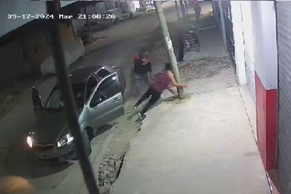 Alberto Quiroz agoniza tras el asalto que le costó la vida en una barriada de Lomas de Zamora