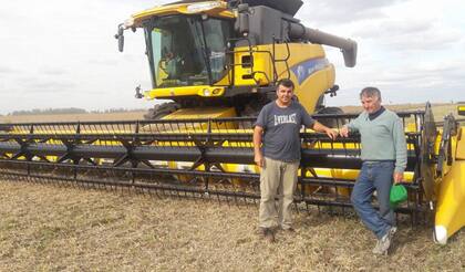 Alberto Simone y su hijo Luis "Fredy" comparten la misma pasión por la maquinaria agrícola