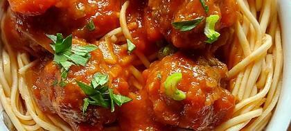 Albóndigas de carne con pepperoni y queso de Tandil