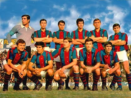 Albrecht (el tercero de arriba, de izquierda a derecha) jugó ocho temporadas en San Lorenzo, marcó 55 goles y fue pieza clave para ganar el Metropolitano '68.