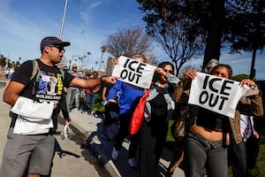 Retrocede el ICE: la estrategia de los alcaldes demócratas para resistir las operaciones federales contra los migrantes