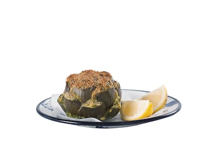 Alcauciles rellenos con crocante de avena y queso rallado