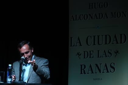 Alconada Mon habló con Fernández Díaz sobre el proceso de trabajo de su primera novela 