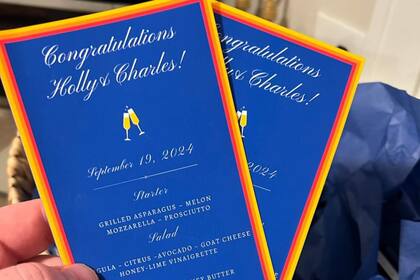 Aldi también les obsequió unas tarjetas especiales (Foto: Holly Walker- Facebook)