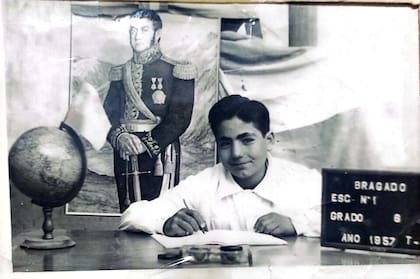 Aldo Donnantuoni en la primaria, en Bragado. La sonrisa, pese a las situaciones extremas que ya había vivido, desarraigo, miseria y muerte de su padre.