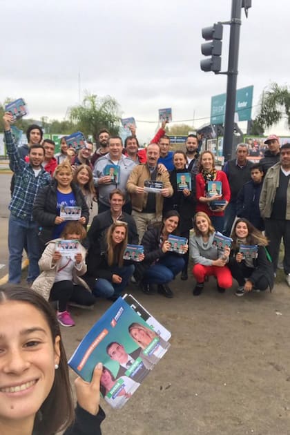 Camina la calle y tiene muy buen vínculo con la gente. Entró como concejal de Rosario en 2011