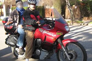 Un reconocido médico de Neuquén falleció en un accidente cuando viajaba en moto con amigos