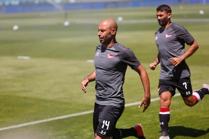 Javier Mascherano, junto a Martín Cauteruccio en el calentamiento previo en el estadio Minella.