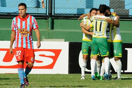 Aldosivi festejó en el Viaducto ante Arsenal
