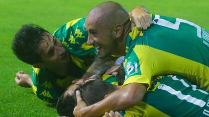 Aldosivi se lo ganó a Arsenal sobre el final