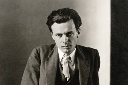 Aldous Huxley fue maestro de francés de Orwell durante un breve período en Eton College.