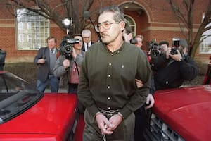Aldrich Ames abandonó la universidad, pero su padre era un analista de la CIA que lo ayudó a conseguir un trabajo en la agencia.