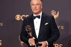 El actor Alec Baldwin disparó un arma de utilería durante un rodaje y mató a la directora de fotografía