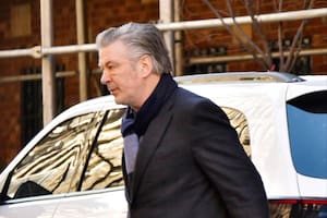 Alec Baldwin se muestra tras la denuncia por homicidio, y Blake Lively brilla en un evento