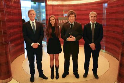 Alec Oxenford, Noel de Castro, Javier Milei y Luis Caputo, en Los Ángeles.