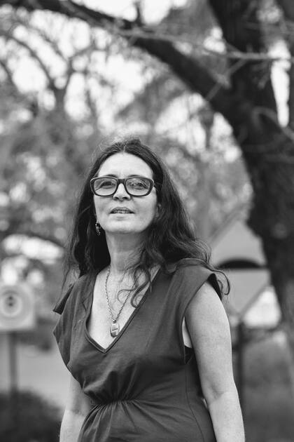 Alejandra Bosch, poeta y editora, hace cinco años creó con su hijo Julián una editorial de poesía en Arroyo Leyes