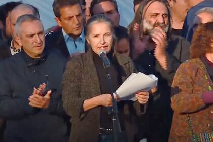 Alejandra Darín en un acto, en Plaza de Mayo