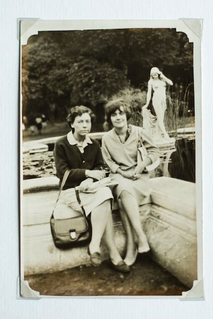 Alejandra e Ivonne en una clásica postal porteña, en el Jardín Botánico Carlos Thays 