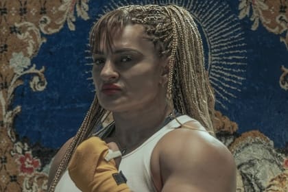 Alejandra "Locomotora" Oliveras en la serie de Netflix En el barro, que estrenará el próximo 14 de agosto